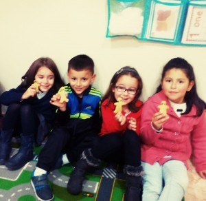 Para terminar la sesión, merendamos galletas de jengibre como las que aparecen en la historia. ¡Nos encantaron, estaban riquísimas!